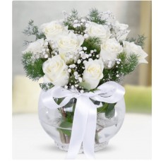 Akvaryumda 9 Beyaz gül